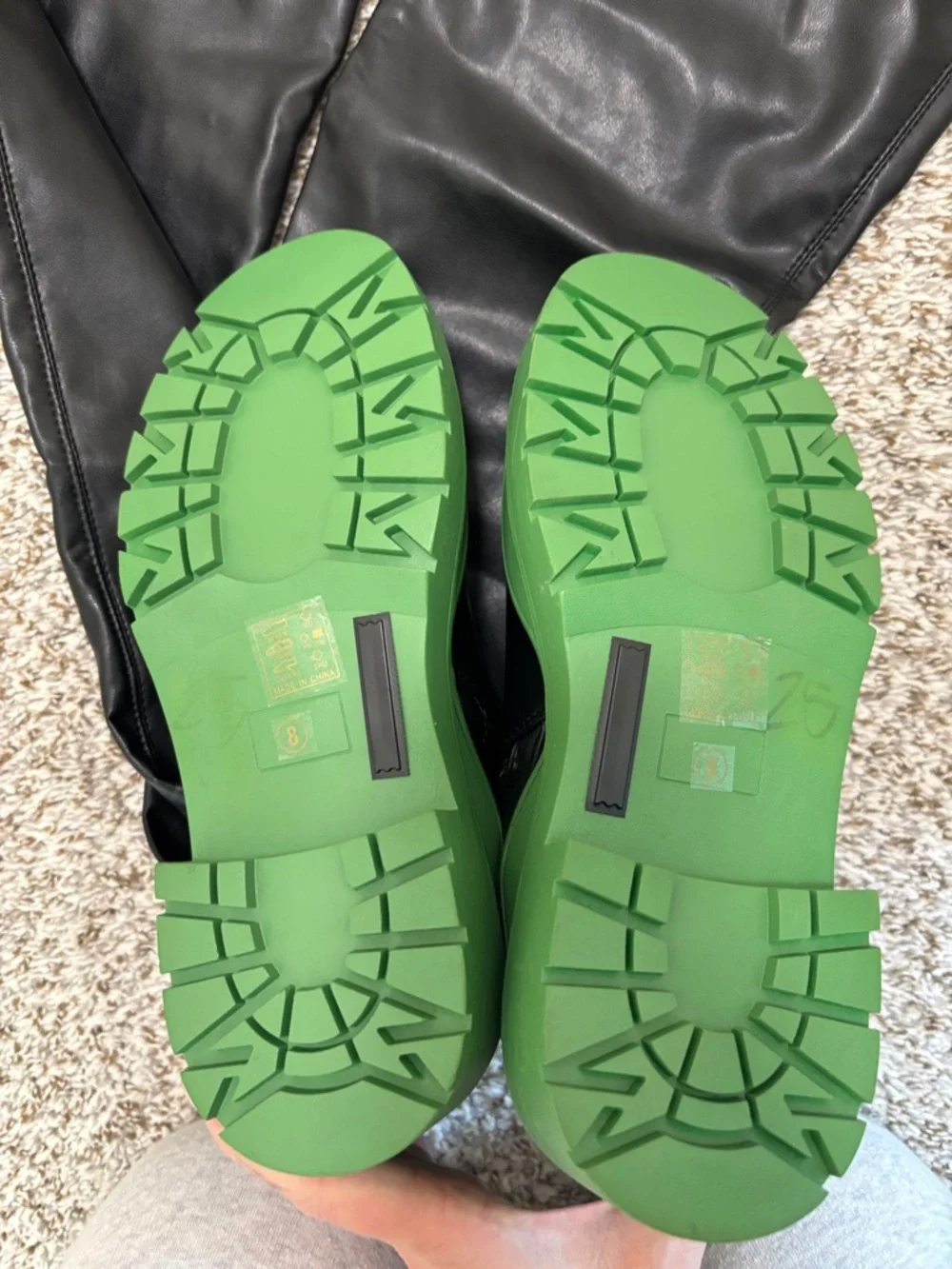 AZALEA WANG Naomi CENTERPIECE 4 WAY STRETCH BOOT IN GREEN - Picture 4 of 7
